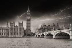 lightning-dancing-across-the-sky-of-a-London-skyline