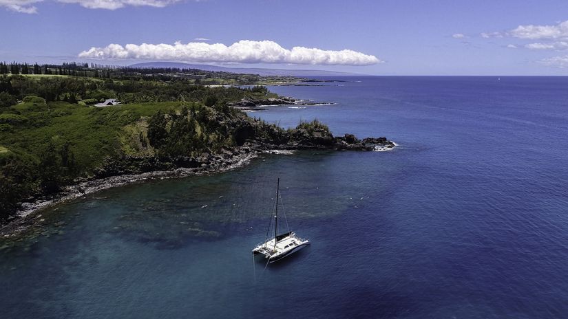 Aerial-Image-of-Stunningly-Beautiful-Honolua-Bay-Wall-Mural