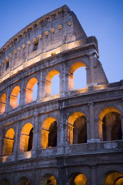 The-Colosseum-at-Twilight-Mural-Wallpaper
