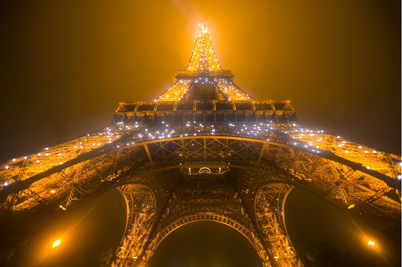 Eiffel-Tower-on-a-Foggy-and-Rainy-Night-Mural-Wallpaper
