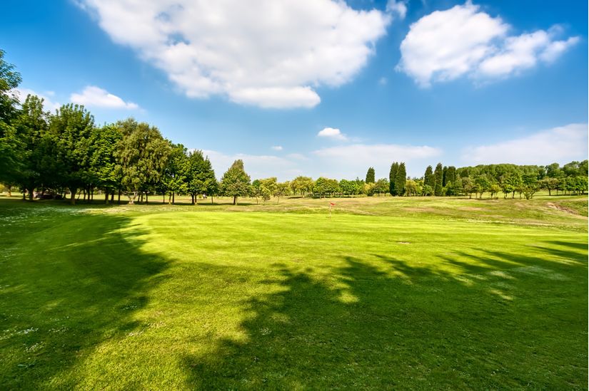 Sun-shinning-on-golf-course-putting-green