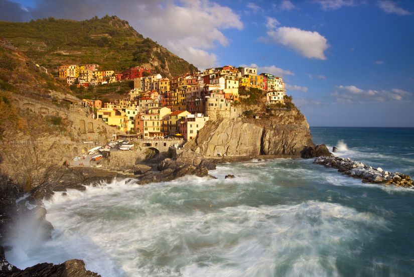 Swirling-Ocean-in-The-Cinque-Terre-Wall-Mural