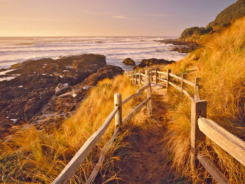 Fenced-pathway-to-beach-Near-Yachats-Oregon-