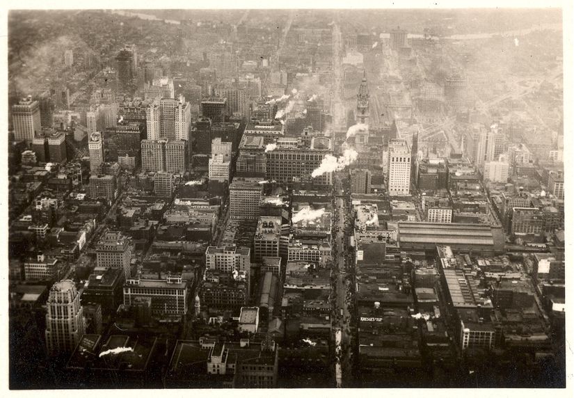 Aerial-photo-of-downtown-Philadelphia-taken-from-the-LZ-127-Graf-Zeppelin-Wallpaper-Mural