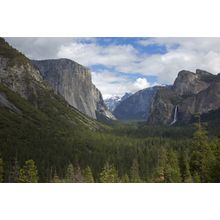 The Famous Tunnel View at Yosemite National Park  Mural Wallpaper