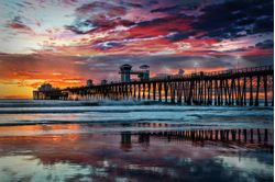 Oceanside-Pier-sunset-at-Huntington-Beach-in-California-with-ocean-waves-on-the-beach