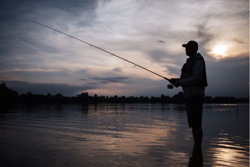 Silhouette-of-man-Fishing-In-The-Dark