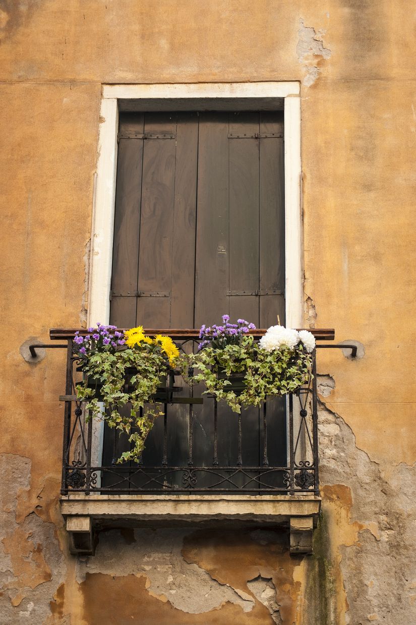 Flower-Boxes-Below-A-Window-In-Italy-Wallpaper-Mural