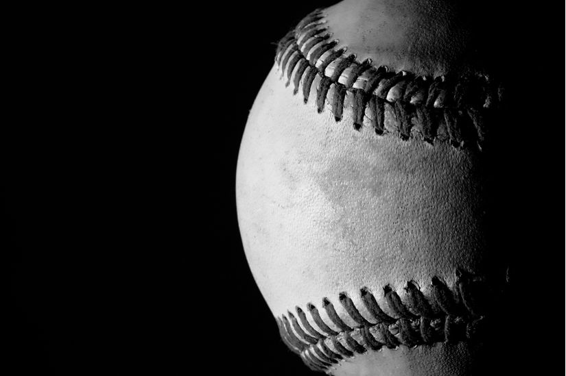 cool-and-inspirational-black-and-white-wallpaper-of-an-old-baseball