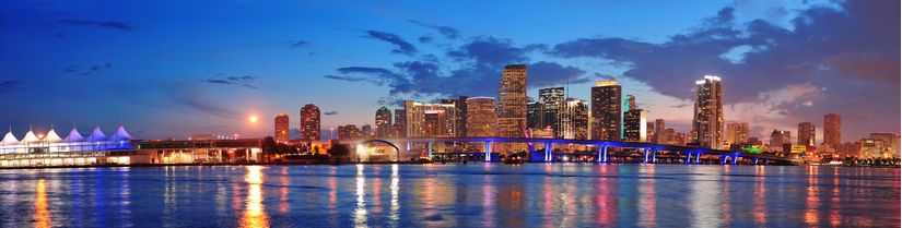 Miami-Skyline-lights-up-as-dusk-falls-upon-the-Florida-city