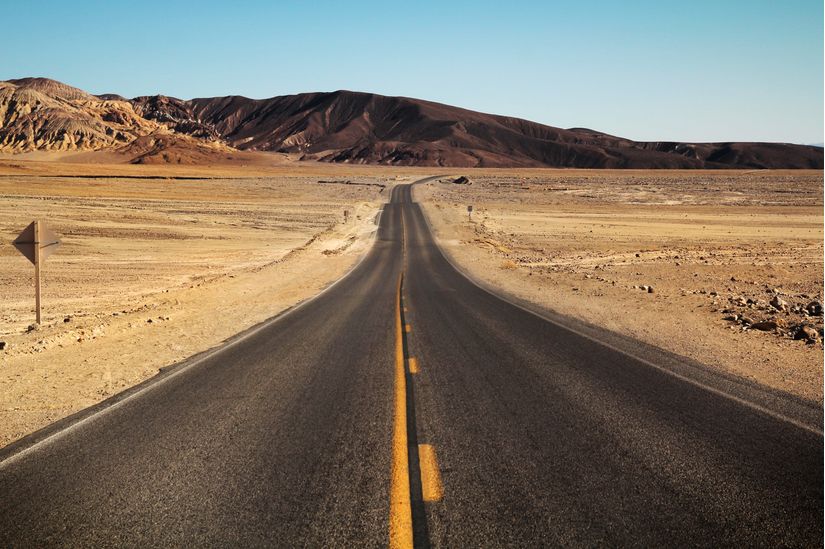 Road-in-Death-Valley-Surrounded-By-The-Desert-Mural-Wallpaper