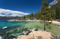 Crystal-Clear-Waters-Of-Lake-Tahoe-Mural-Wallpaper