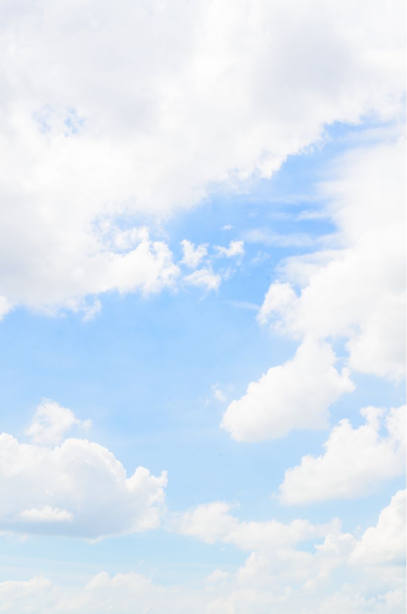 Blue-Sky-With-Fluffy-Clouds-Mural-Wallpaper
