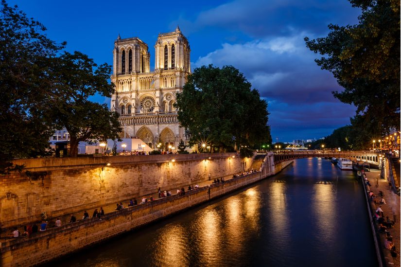 Notre-Dame-Cathedral-And-Seine-River-Mural-Wallpaper