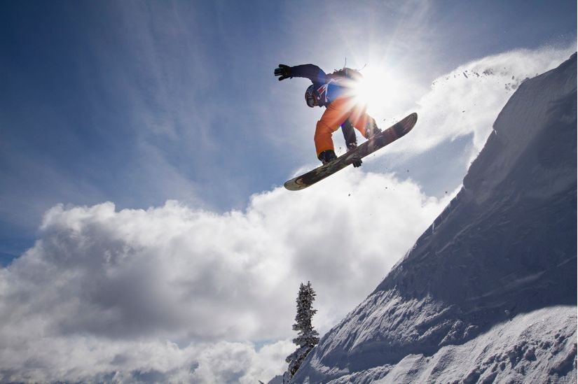 Snowboarding-on-a-Sunny-Day-Wall-Mural