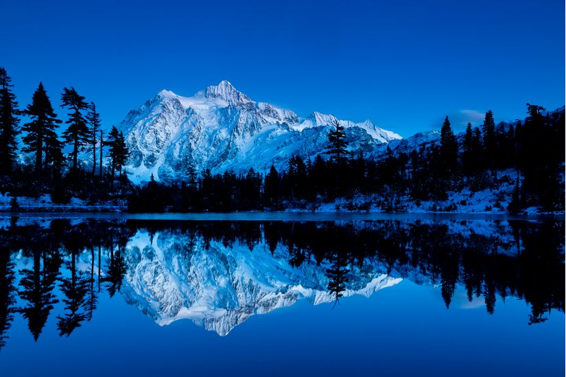 Mt-Shuksan-Reflected-in-Picture-Lake-Wallpaper-Mural