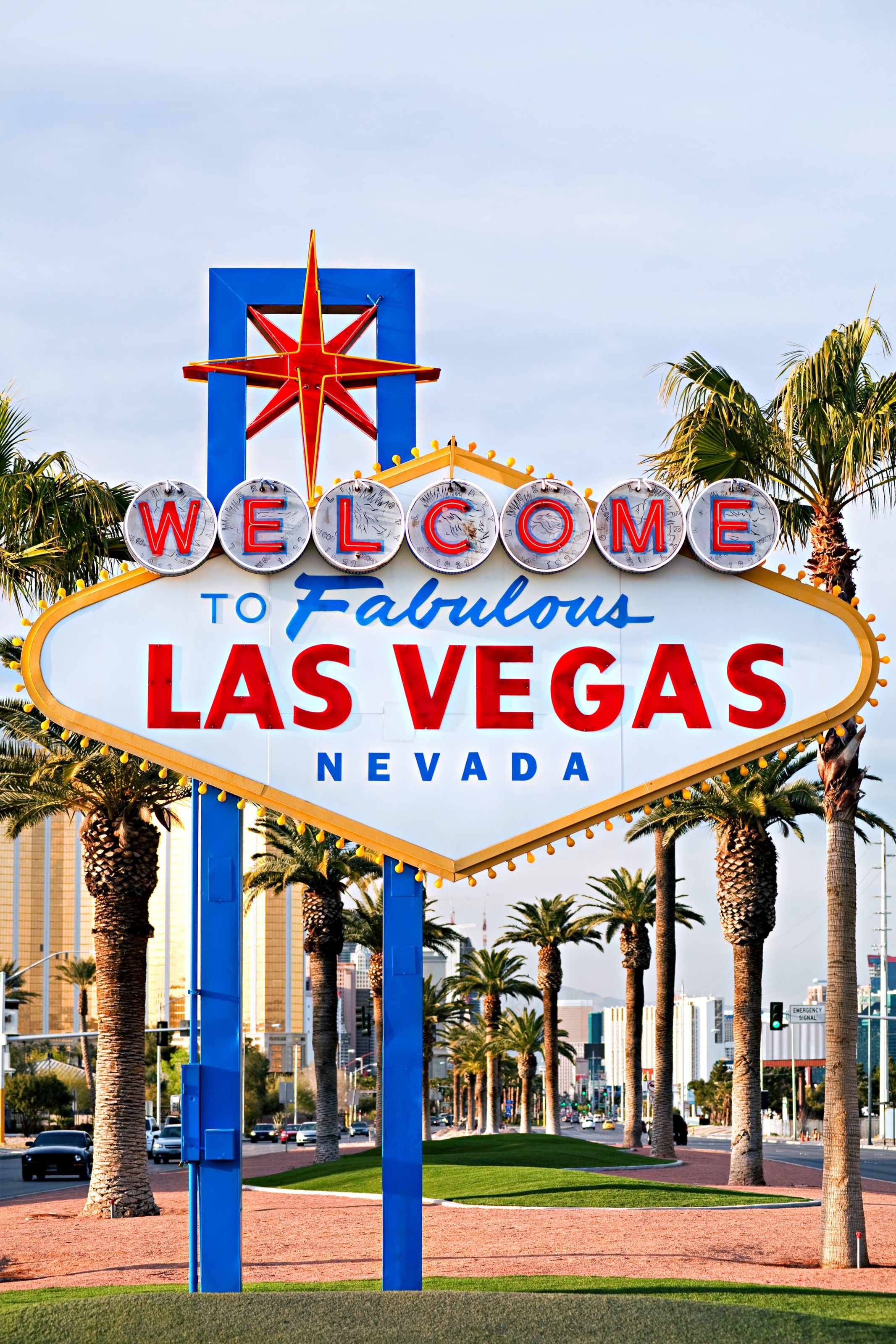 Wall Mural - Welcome to Las Vegas Sign at Sunset Wallpaper - Wallsauce