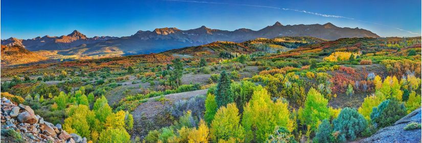 The-San-Juan-Mountains-with-exquisite-detail-of-the-Dallas-Peak-West-Dallas-Peak-and-Mears-Peak-draped-in-autumn-leaves