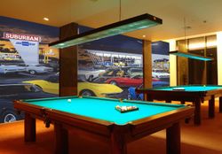 Vintage-mural-of-cars-at-a-dealership-in-a-pool-hall